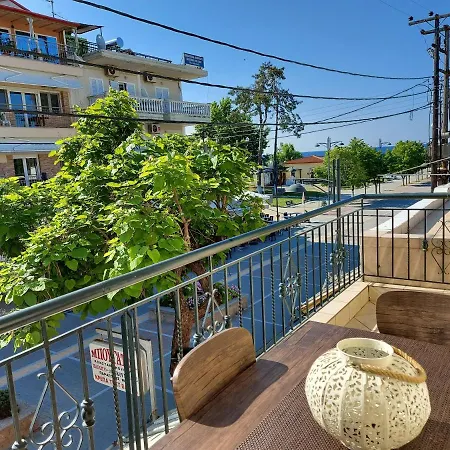 Apartment On Main Pedestrian Street With View Nea Kallikrateia Εξωτερικό φωτογραφία
