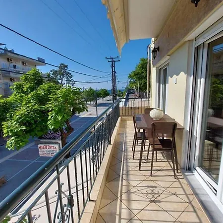 Apartment On Main Pedestrian Street With View Nea Kallikrateia Εξωτερικό φωτογραφία