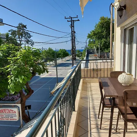 Apartment On Main Pedestrian Street With View Nea Kallikrateia Εξωτερικό φωτογραφία